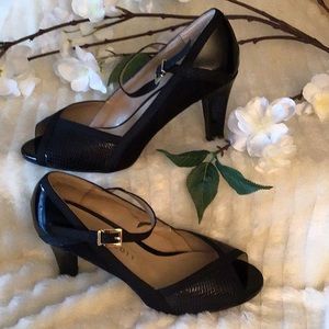 KAREN SCOTT Black Peep-Toe Pumps